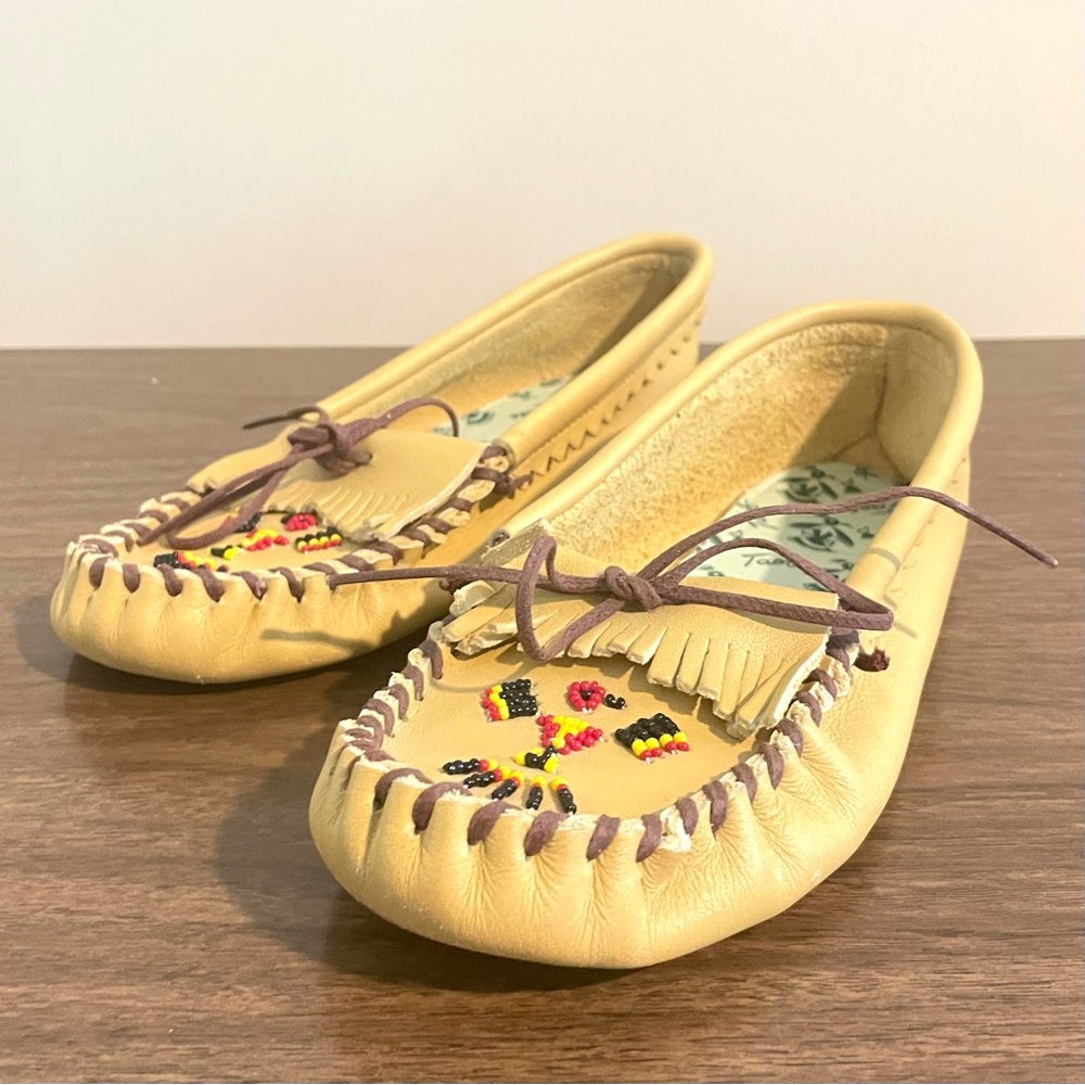 TAOS Handmade Leather Beaded Moccasins Sz 8.5